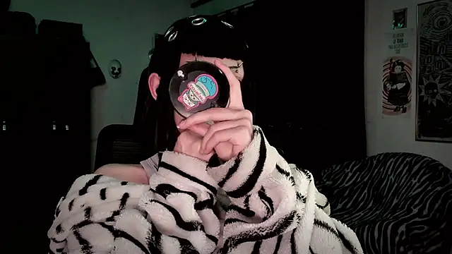 roxy toxic online show from 12, 2, 2026