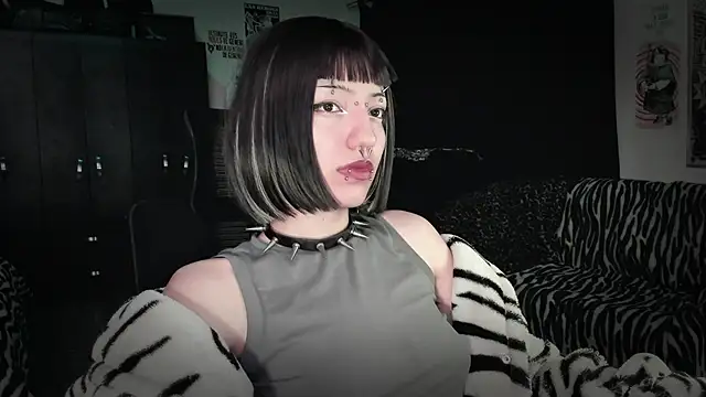 Snapshot of roxy_toxic chatting on 28, 5, 2026 roxy toxic online show from 28, 5, 2026