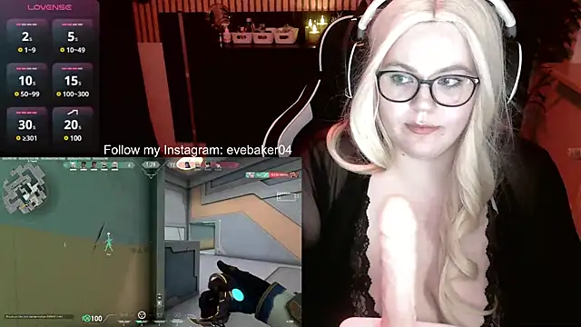 Snapshot of EveBaker04 chatting on 5, 3, 2025 EveBaker04 online show from 5, 3, 2025