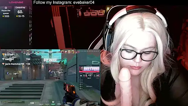 Snapshot of EveBaker04 chatting on 9, 3, 2025 EveBaker04 online show from 9, 3, 2025