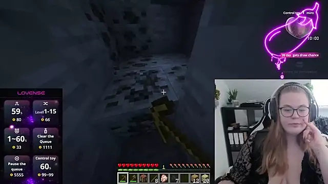 Snapshot of EveBaker04 chatting on 28, 9, 2025 EveBaker04 online show from 28, 9, 2025