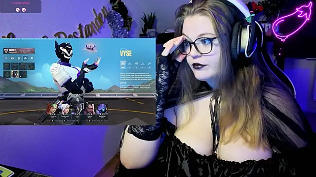 Snapshot of EveBaker04 chatting on 20, 10, 2025 EveBaker04 online show from 20, 10, 2025