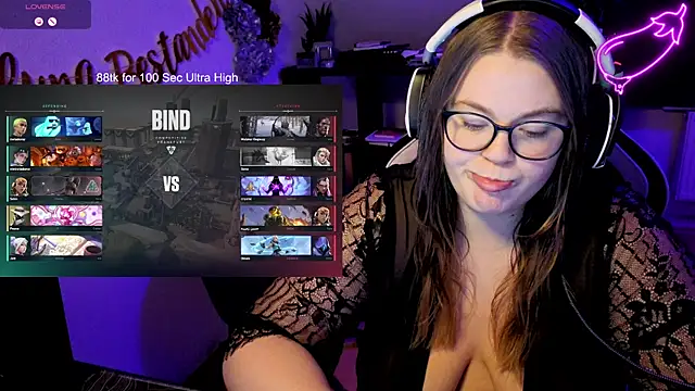 Snapshot of EveBaker04 chatting on 23, 10, 2025 EveBaker04 online show from 23, 10, 2025