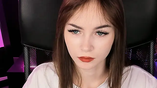 DakotaaJohnnson online show from 11, 2, 2025