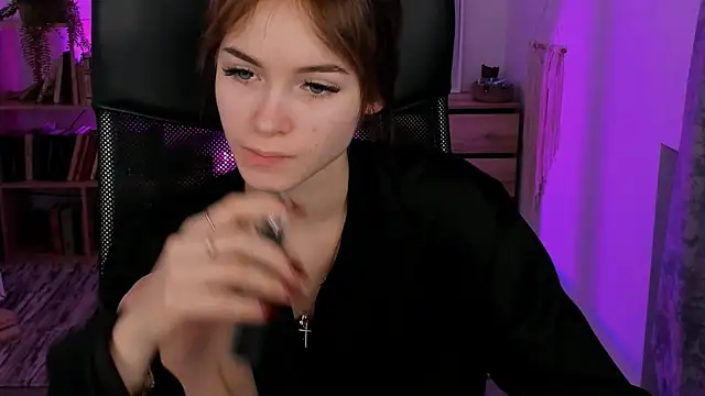 DakotaaJohnnson online show from 1, 3, 2025