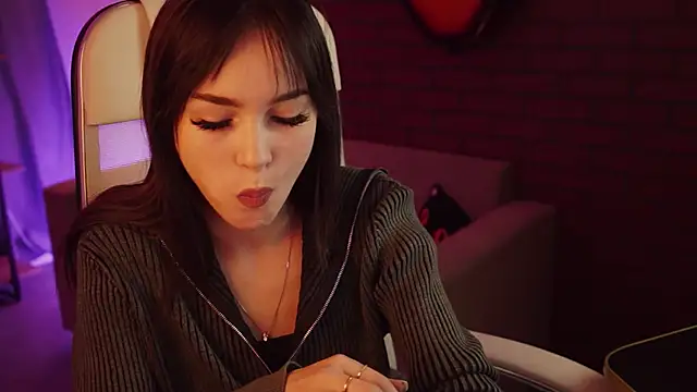 DakotaaJohnnson online show from 21, 3, 2025