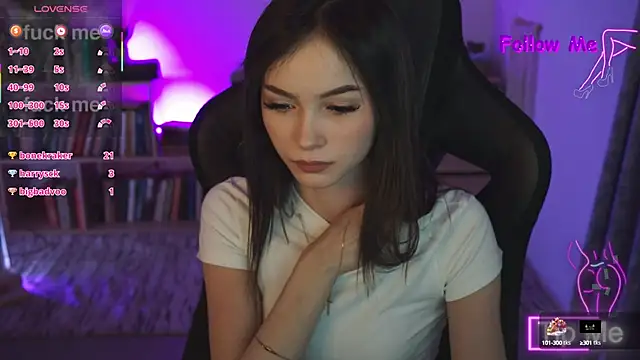 DakotaaJohnnson online show from 22, 3, 2025