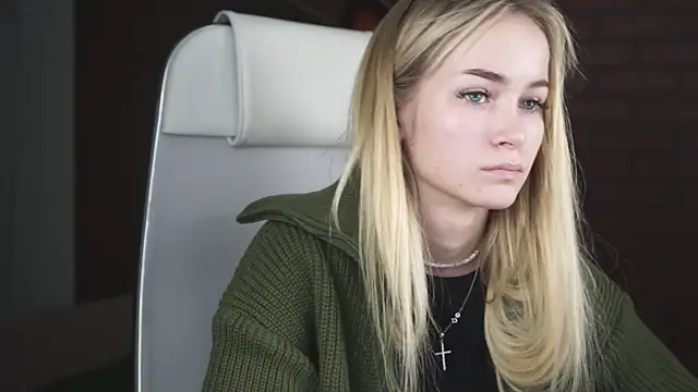 DakotaaJohnnson online show from 13, 9, 2025