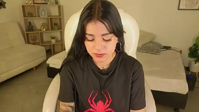 Nicole Foxx  online show from 28, 10, 2025