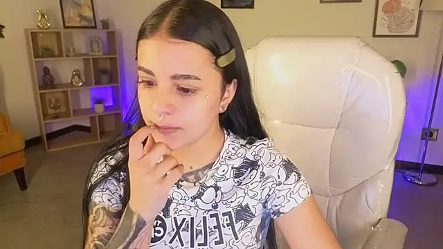 Nicole Foxx  online show from 31, 10, 2025