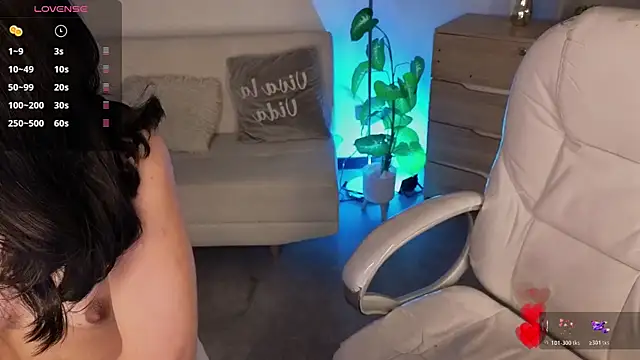 Nicole Foxx  online show from 16, 3, 2026