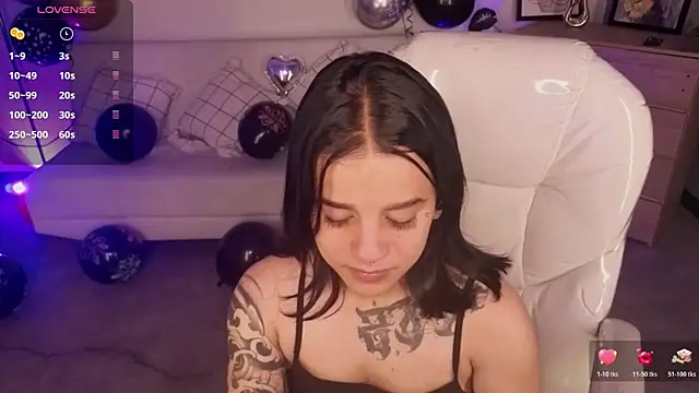 Nicole Foxx  online show from 17, 4, 2026