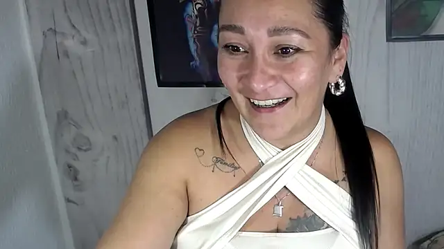 Snapshot of JULIANAWET69 chatting on 28, 10, 2025 JULIANAWET69 online show from 28, 10, 2025