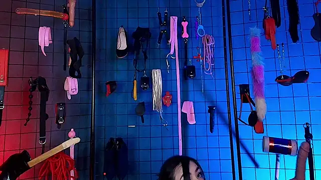 lucy queensss online show from 4, 12, 2025