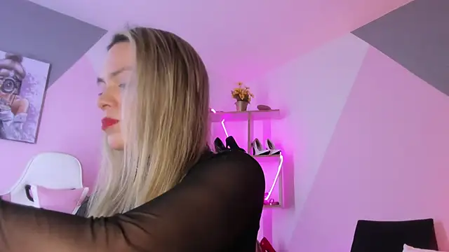 Snapshot of RayaCarr_ chatting on 15, 2, 2025 RayaCarr online show from 15, 2, 2025