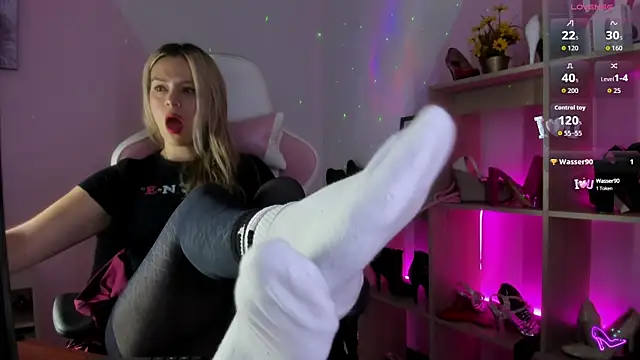 Snapshot of RayaCarr_ chatting on 10, 9, 2025 RayaCarr online show from 10, 9, 2025