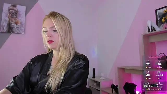 Snapshot of RayaCarr_ chatting on 27, 10, 2025 RayaCarr online show from 27, 10, 2025