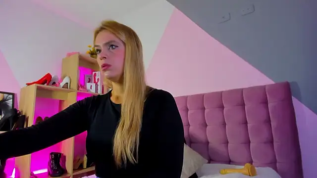 RayaCarr  online show from 3, 2, 2026