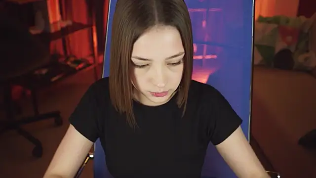 Snapshot of PamBeesly chatting on 10, 11, 2025 PamBeesly online show from 10, 11, 2025