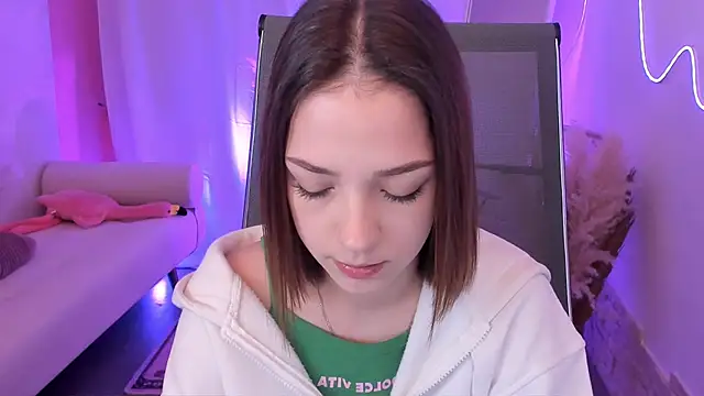 Snapshot of PamBeesly chatting on 15, 12, 2025 PamBeesly online show from 15, 12, 2025