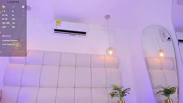 AnthonelaRusso  online show from 8, 3, 2025