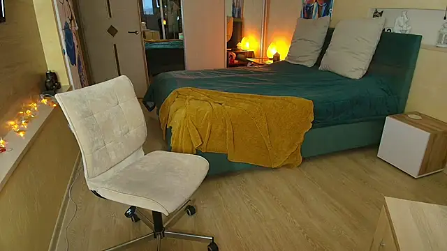 Snapshot of ReginaSparkle chatting on 8, 11, 2025 ReginaSparkle online show from 8, 11, 2025