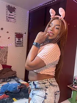 Snapshot of SaraYedid17 chatting on 10, 11, 2025 SaraYedid17 online show from 10, 11, 2025