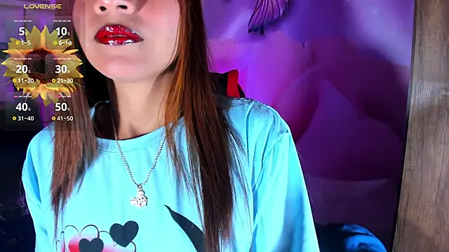 Snapshot of emili_clark chatting on 20, 11, 2025 emili clark online show from 20, 11, 2025