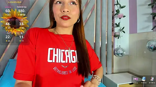 Snapshot of emili_clark chatting on 21, 11, 2025 emili clark online show from 21, 11, 2025