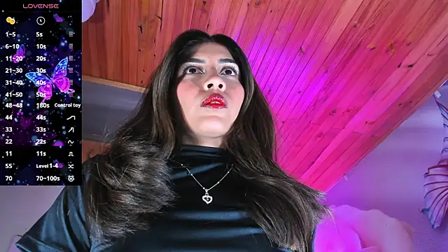 Snapshot of emili_clark chatting on 28, 11, 2025 emili clark online show from 28, 11, 2025