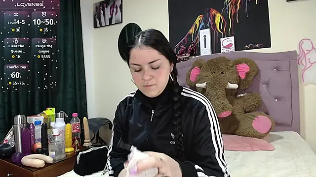 Emmie Hot online show from 16, 9, 2025