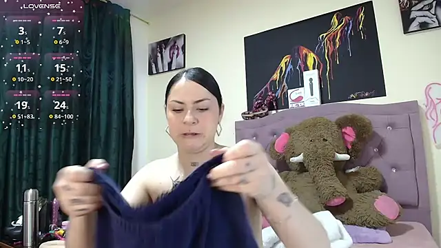 Emmie Hot online show from 3, 10, 2025