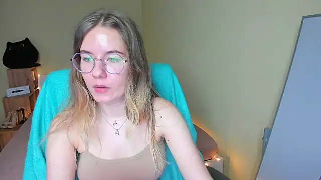 Snapshot of EmilyPaw chatting on 4, 2, 2025 EmilyPaw online show from 4, 2, 2025