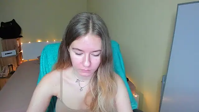 Snapshot of EmilyPaw chatting on 4, 2, 2025 EmilyPaw online show from 4, 2, 2025