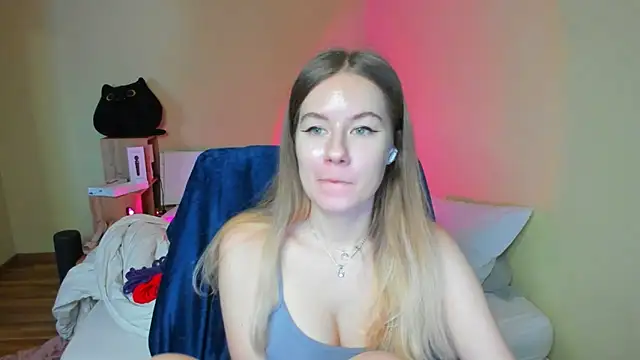 Snapshot of EmilyPaw chatting on 8, 2, 2025 EmilyPaw online show from 8, 2, 2025