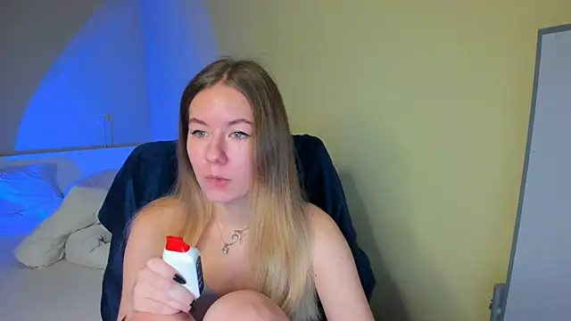 Snapshot of EmilyPaw chatting on 9, 2, 2025 EmilyPaw online show from 9, 2, 2025