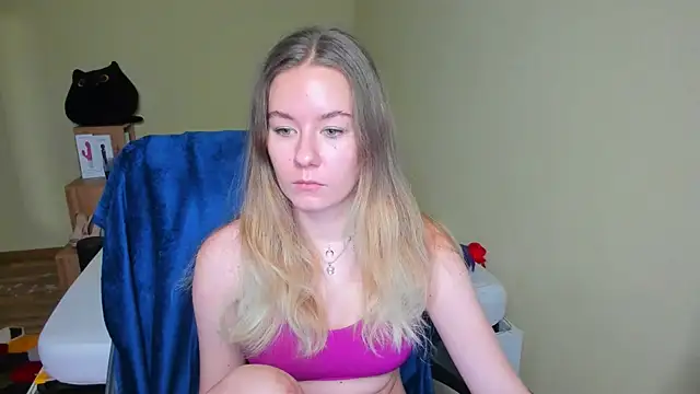 Snapshot of EmilyPaw chatting on 12, 2, 2025 EmilyPaw online show from 12, 2, 2025