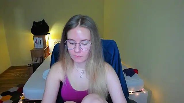 Snapshot of EmilyPaw chatting on 13, 2, 2025 EmilyPaw online show from 13, 2, 2025