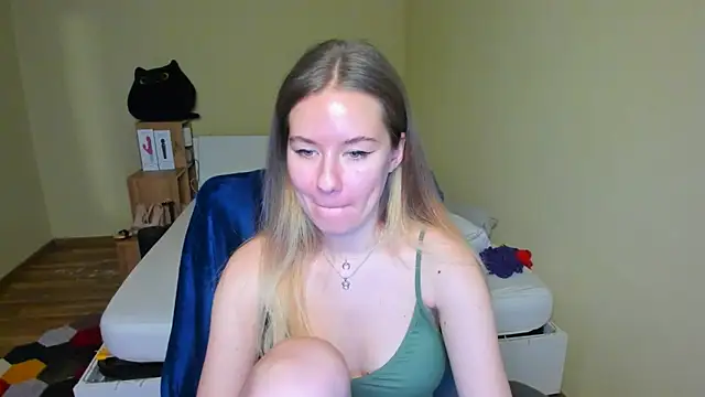 Snapshot of EmilyPaw chatting on 14, 2, 2025 EmilyPaw online show from 14, 2, 2025