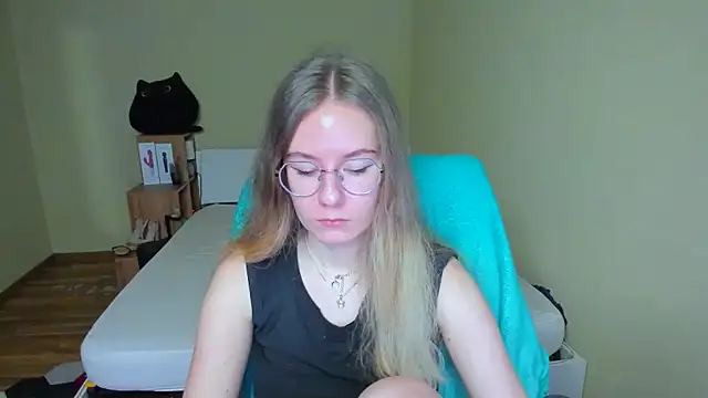 Snapshot of EmilyPaw chatting on 16, 2, 2025 EmilyPaw online show from 16, 2, 2025