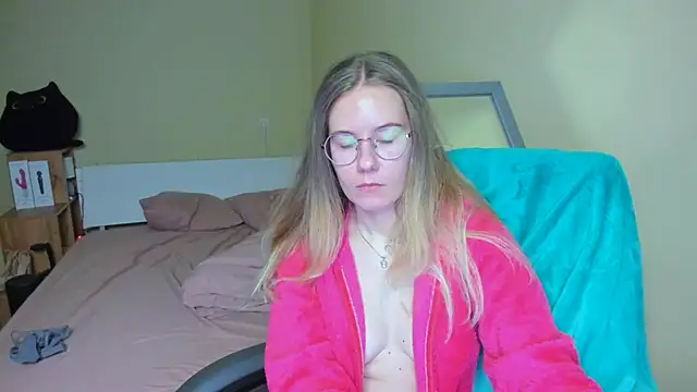 Snapshot of EmilyPaw chatting on 21, 2, 2025 EmilyPaw online show from 21, 2, 2025