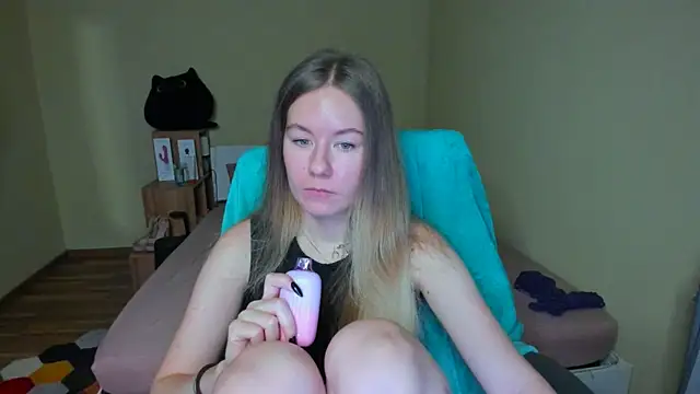 Snapshot of EmilyPaw chatting on 23, 2, 2025 EmilyPaw online show from 23, 2, 2025