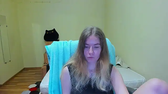 Snapshot of EmilyPaw chatting on 10, 3, 2025 EmilyPaw online show from 10, 3, 2025