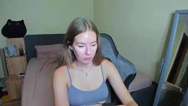 Snapshot of EmilyPaw chatting on 12, 9, 2025 EmilyPaw online show from 12, 9, 2025