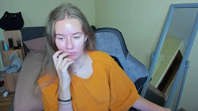 Snapshot of EmilyPaw chatting on 20, 9, 2025 EmilyPaw online show from 20, 9, 2025