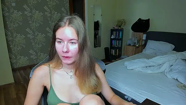 Snapshot of EmilyPaw chatting on 4, 10, 2025 EmilyPaw online show from 4, 10, 2025