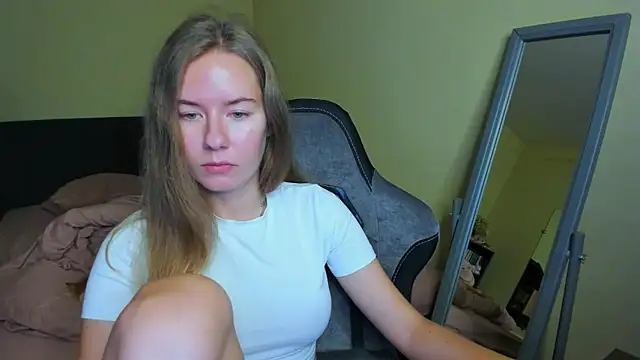 Snapshot of EmilyPaw chatting on 18, 10, 2025 EmilyPaw online show from 18, 10, 2025