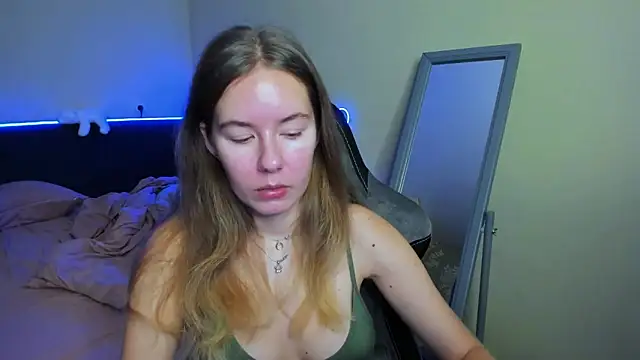 Snapshot of EmilyPaw chatting on 18, 11, 2025 EmilyPaw online show from 18, 11, 2025