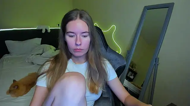 Snapshot of EmilyPaw chatting on 30, 11, 2025 EmilyPaw online show from 30, 11, 2025