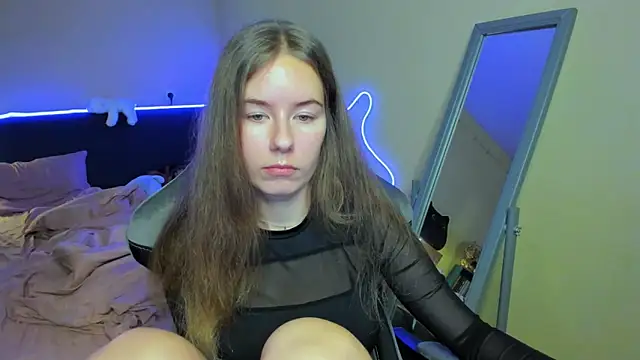 Snapshot of EmilyPaw chatting on 5, 12, 2025 EmilyPaw online show from 5, 12, 2025